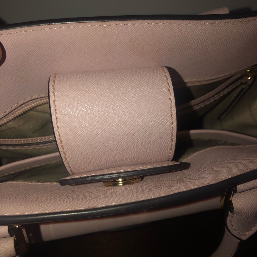 Michael Kors Bridgette Medium Leather Tote - Picture 14 of 16